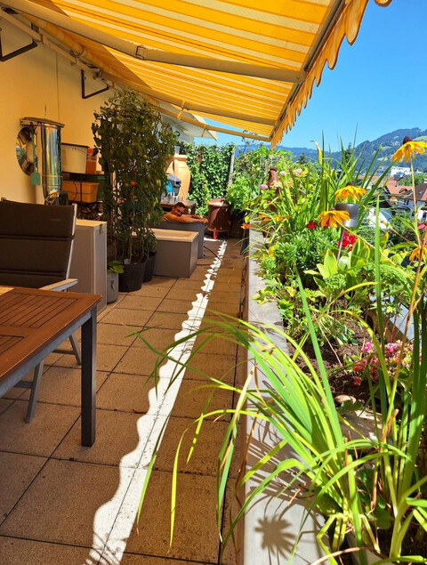 Voll möblierte und kompett ausgestattete Dachgeschoss Eckwohnung zu vermieten.