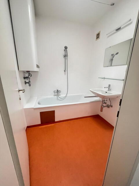 56m2, 2-Zimmer-Wohlfühlwohnung, provisionsfrei, renoviert für Single oder Paar, Balkonblick zur Karrenseilbahn...