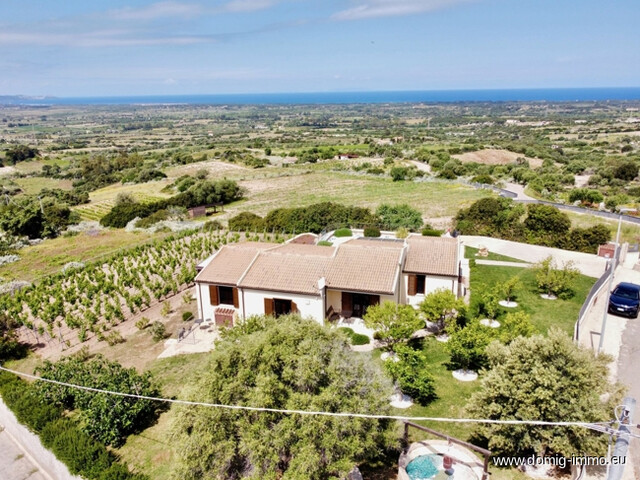 Mediterranes Anwesen mit Weinberg, Olivenhain & Meerblick – Badesi, Sardinien