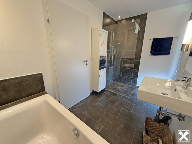 Moderne 3-Zimmerwohnung mit Garten