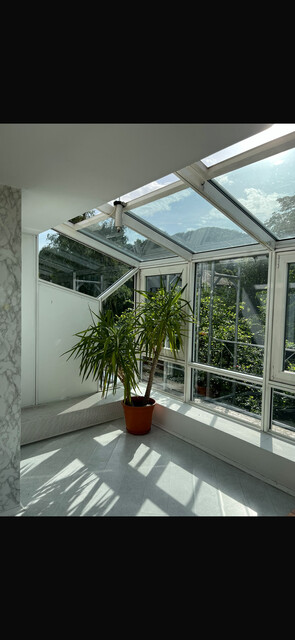 Helle, ruhige Wohnung mit Balkon, Terrasse, Wintergarten, Keller und Fahrradabstellraum