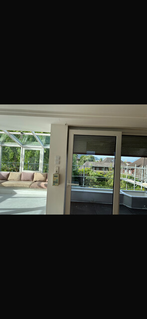 Helle, ruhige Wohnung mit Balkon, Terrasse, Wintergarten, Keller und Fahrradabstellraum