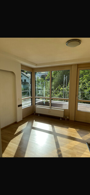 Helle, ruhige Wohnung mit Balkon, Terrasse, Wintergarten, Keller und Fahrradabstellraum
