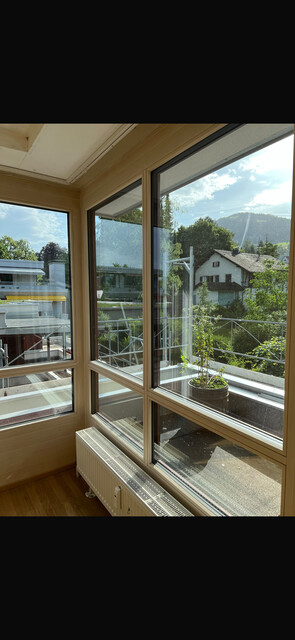 Helle, ruhige Wohnung mit Balkon, Terrasse, Wintergarten, Keller und Fahrradabstellraum