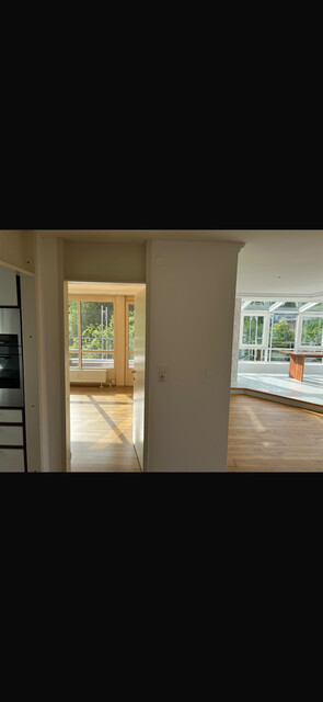Helle, ruhige Wohnung mit Balkon, Terrasse, Wintergarten, Keller und Fahrradabstellraum