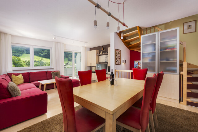 Ferienhausgewidmete 4-Zimmer-Maisonette mit Garage – Nähe Arlberg