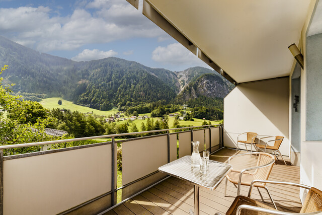 Ferienhausgewidmete 4-Zimmer-Maisonette mit Garage – Nähe Arlberg