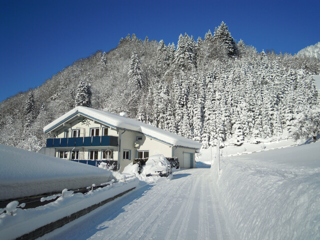 Ferienhausgewidmete 4-Zimmer-Maisonette mit Garage – Nähe Arlberg
