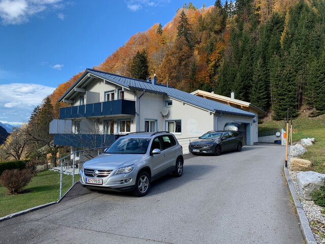 Ferienhausgewidmete 4-Zimmer-Maisonette mit Garage – Nähe Arlberg