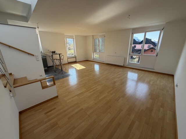 Lichtdurchflutete, ruhige 2 Zimmer Wohnung mit grosser Dachterasse in Toplage