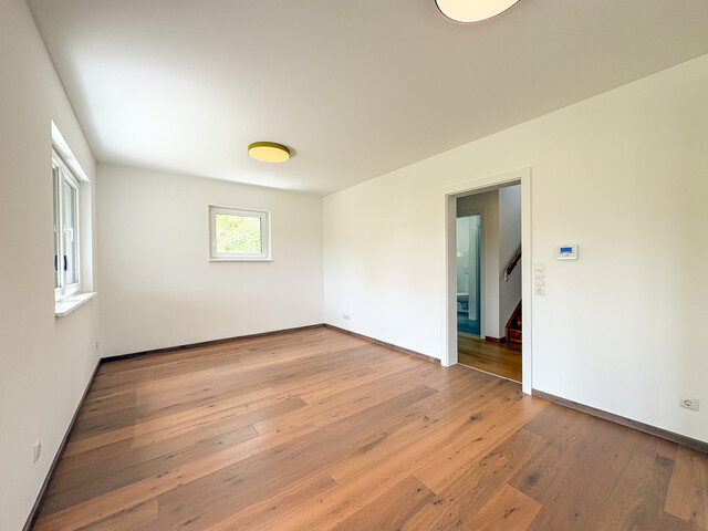 Tolles Einfamilienhaus in Hanglage mit Keller und Garage