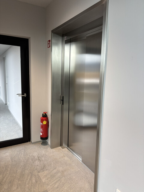 Neubau Büro mit 9 m² Terrasse - Erstbezug!
