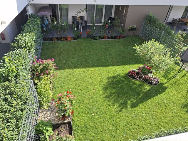 4 Zimmer Wohnung mit großem privaten Garten (Innenhof) 