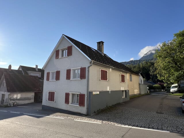 SANIERTES HAUS MIT 3 WOHNEINHEITEN IN ZENTRALER LAGE