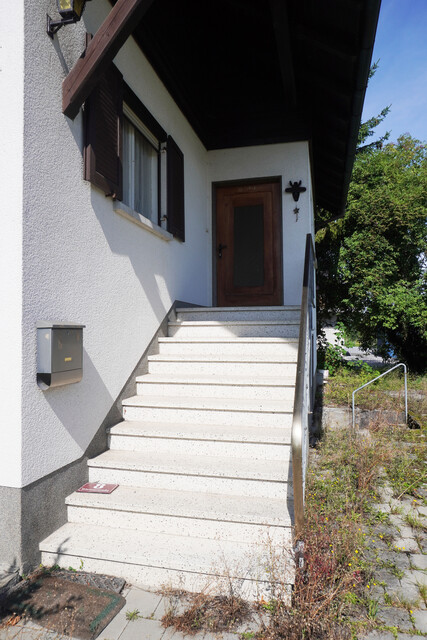 Großzügiges Grundstück mit älterem Wohngebäude 