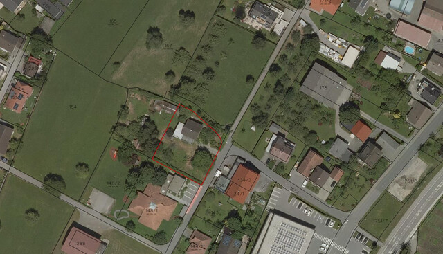 Großzügiges Grundstück mit älterem Wohngebäude 