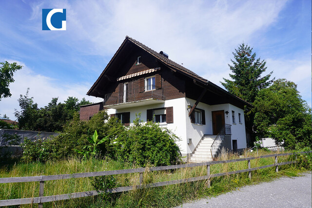 Großzügiges Grundstück mit älterem Wohngebäude 