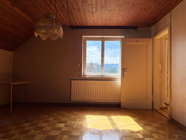 Großzügiges Grundstück mit älterem Wohngebäude 