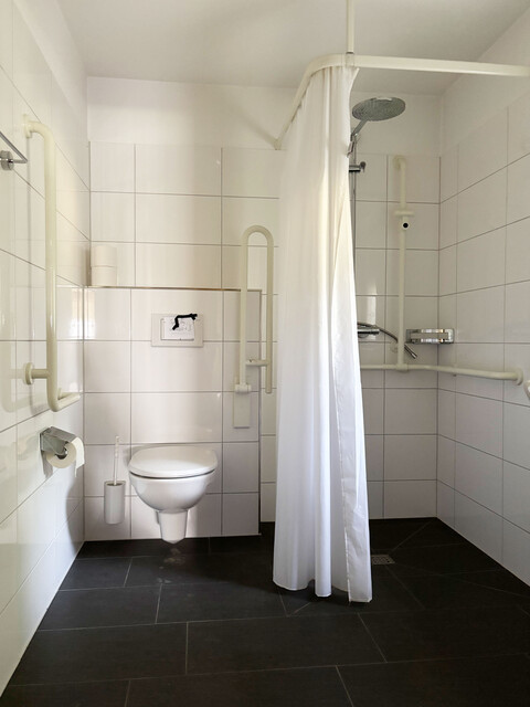 Großzügiges Grundstück mit älterem Wohngebäude 