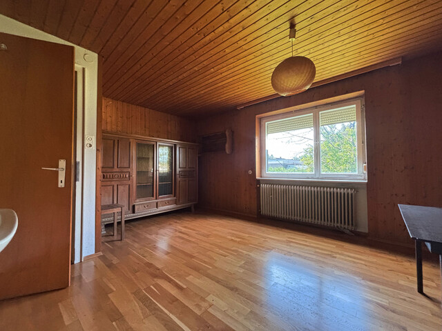 Großzügiges Grundstück mit älterem Wohngebäude 