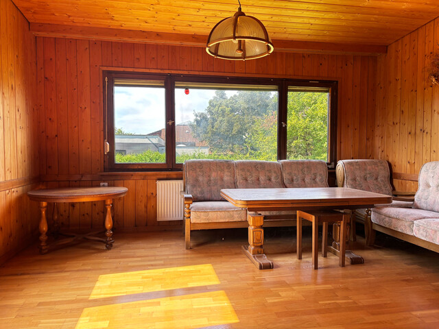 Großzügiges Grundstück mit älterem Wohngebäude 