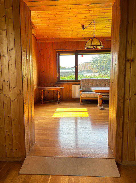 Großzügiges Grundstück mit älterem Wohngebäude 