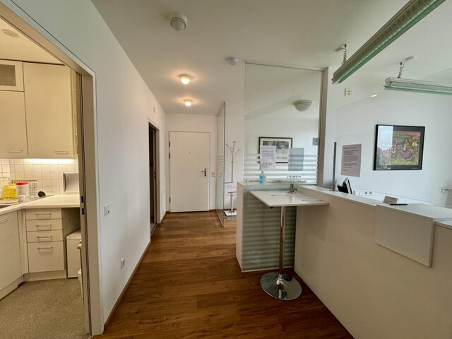 Zentrale Praxis-Bürofläche mit Tiefgaragenplatz