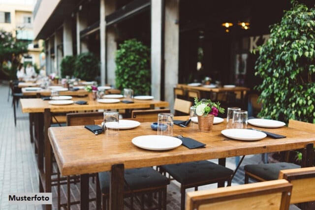 Golfplatz mit Club-/Restaurantgebäude