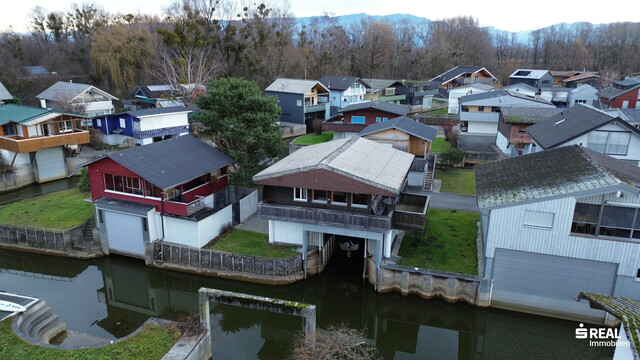 Ferienhaus am Bodensee - Wohnen direkt am Wasser mit Bootsgarage