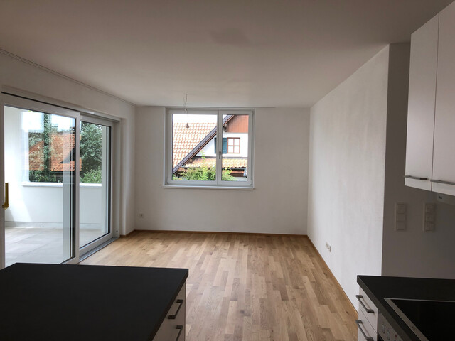Geräumige 3 Zimmerwohnung mit Terrasse, Abstellraum, Keller und Fahrradabstellraum in zentraler Lage