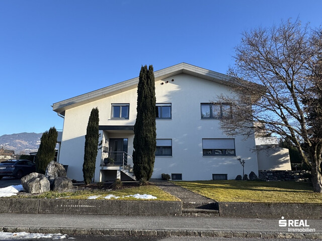 Gepflegtes Zweifamilienhaus in unschlagbarer Lage!