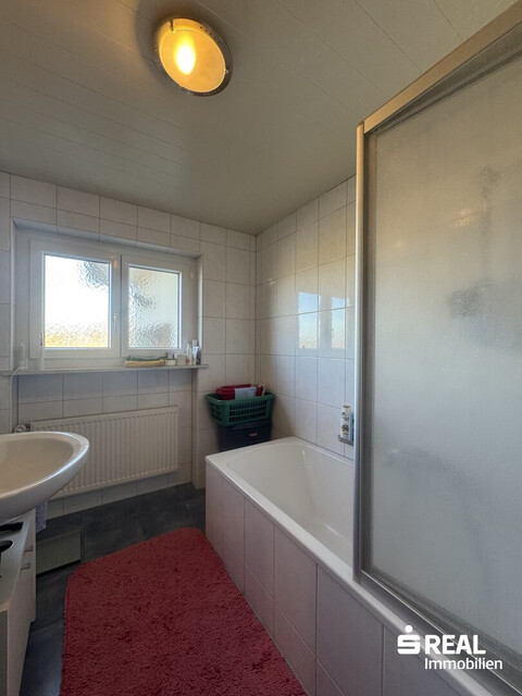 Gepflegtes Zweifamilienhaus in unschlagbarer Lage!