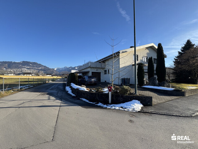 Gepflegtes Zweifamilienhaus in unschlagbarer Lage!