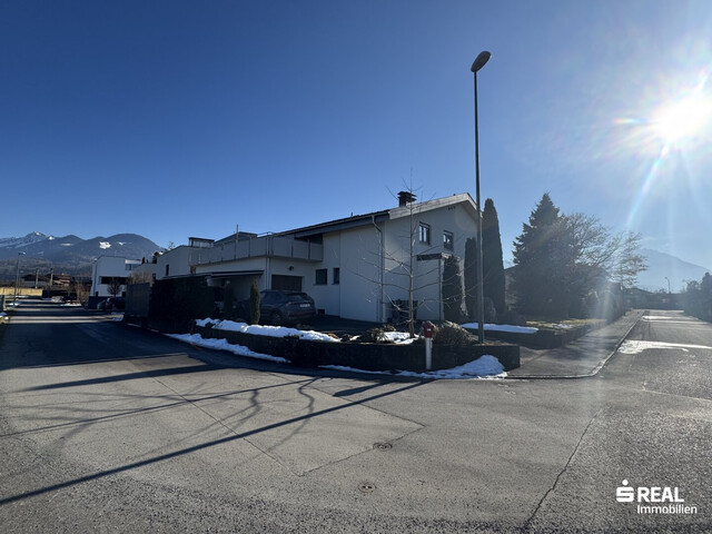 Gepflegtes Zweifamilienhaus in unschlagbarer Lage!