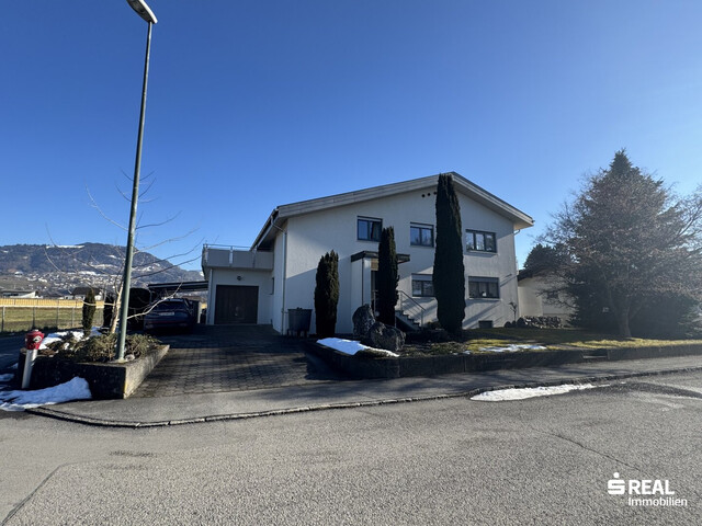 Gepflegtes Zweifamilienhaus in unschlagbarer Lage!