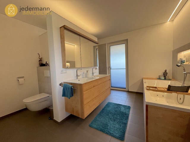 MEININGEN: Modern, gemütlich, neuwertig. Haus in Grenznähe!