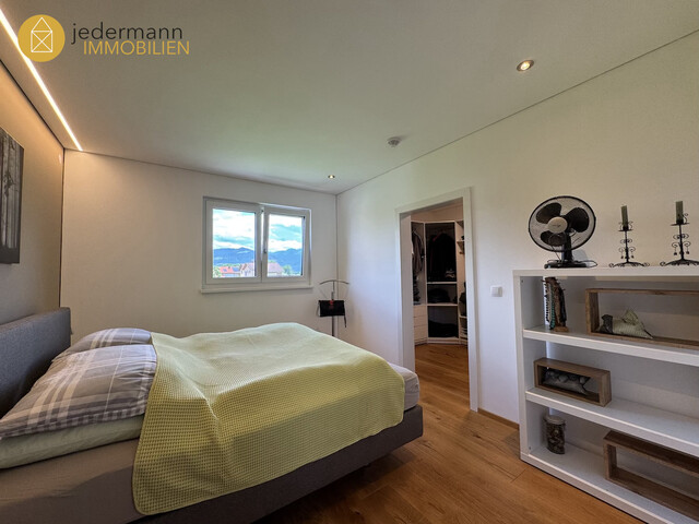 MEININGEN: Modern, gemütlich, neuwertig. Haus in Grenznähe!