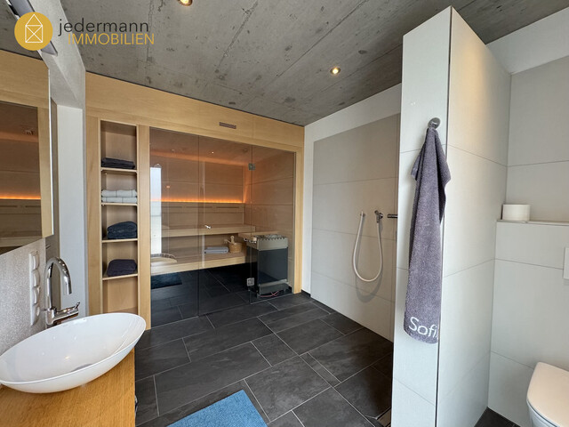 MEININGEN: Modern, gemütlich, neuwertig. Haus in Grenznähe!