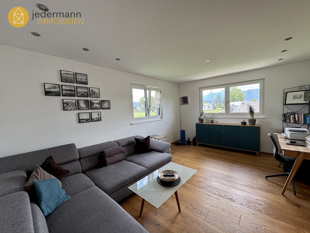 MEININGEN: Modern, gemütlich, neuwertig. Haus in Grenznähe!