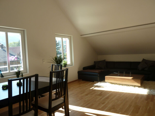 CHARMANTE DACHGESCHOSSWOHNUNG IN ZENTRALER LAGE