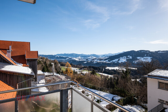 4-Zi.-Dachgeschosswohnung mit überragendem Blick auf das Rheintal und den Vorderwald