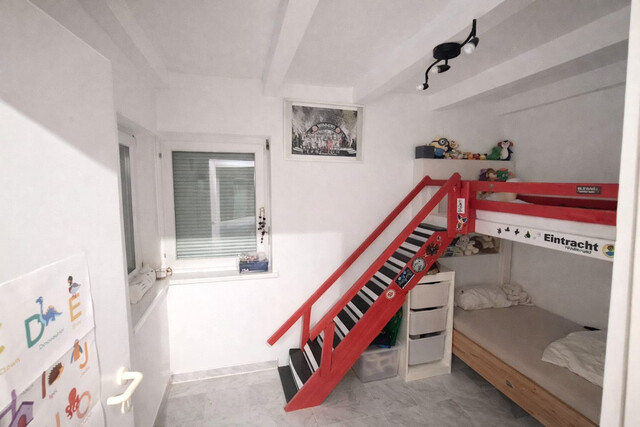 Rückzugsort im Grünen! Wohnhaus in idyllischer Waldrandlage mit zwei separaten Wohnungen.