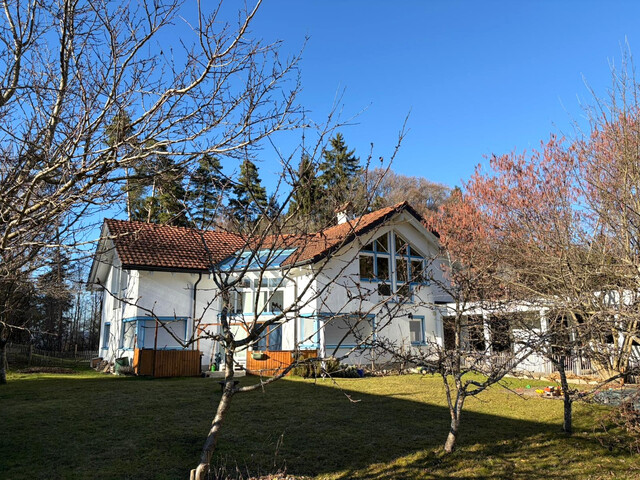 Rückzugsort im Grünen! Wohnhaus in idyllischer Waldrandlage mit zwei separaten Wohnungen.