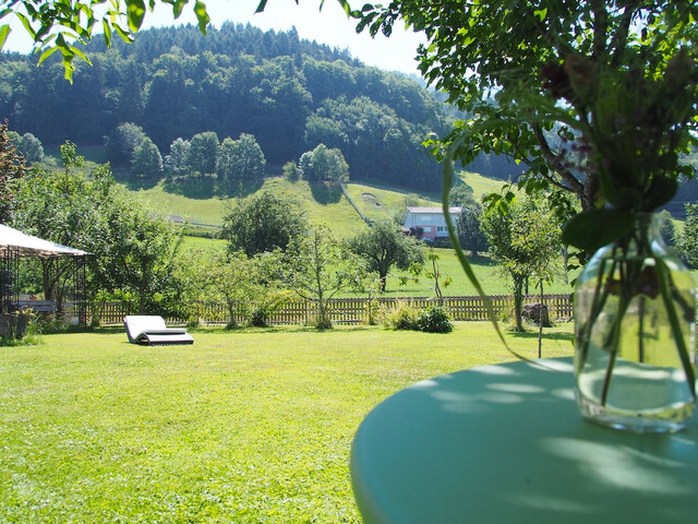 Rückzugsort im Grünen! Wohnhaus in idyllischer Waldrandlage mit zwei separaten Wohnungen.