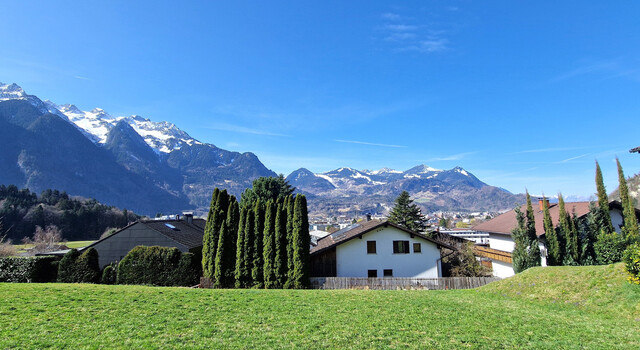 Grundstück mit 513m²  - Panorama-Ausblick über die Alpenstadt