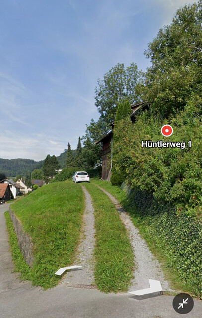 Sonniges Hang-Grundstück in 6837 Weiler – 1821 m², voll erschlossen, Altbestand abbruchfähig, Talblick