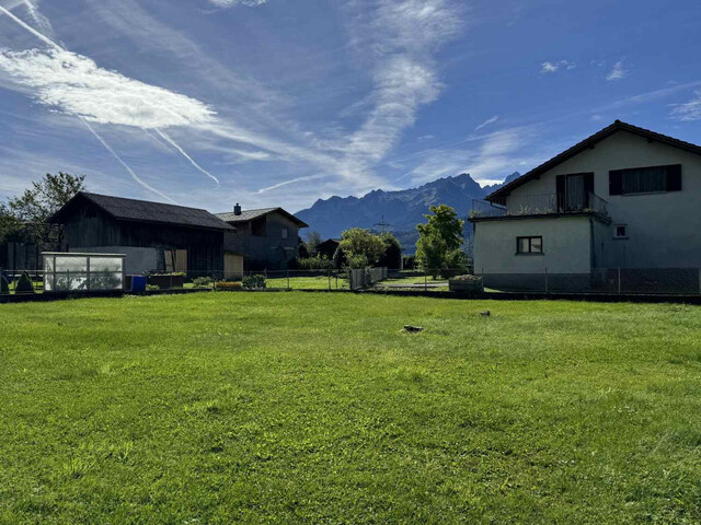 Sonniges Baugrundstück