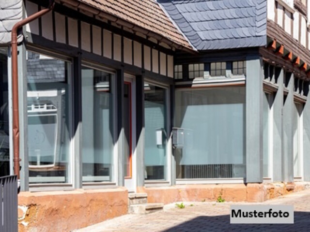 Großzügige Gewerbeeinheit in zentraler Lage