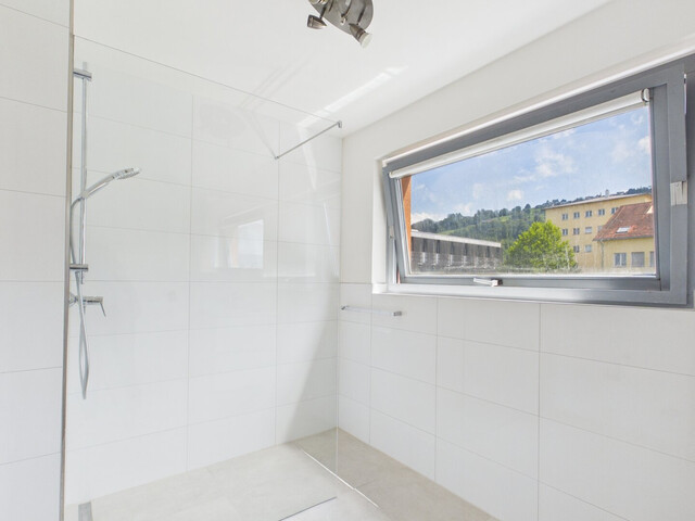 Sanierte 3-Zimmer-Eckwohnung mit westseitiger Terrasse – Ruhelage mit bester Infrastruktur