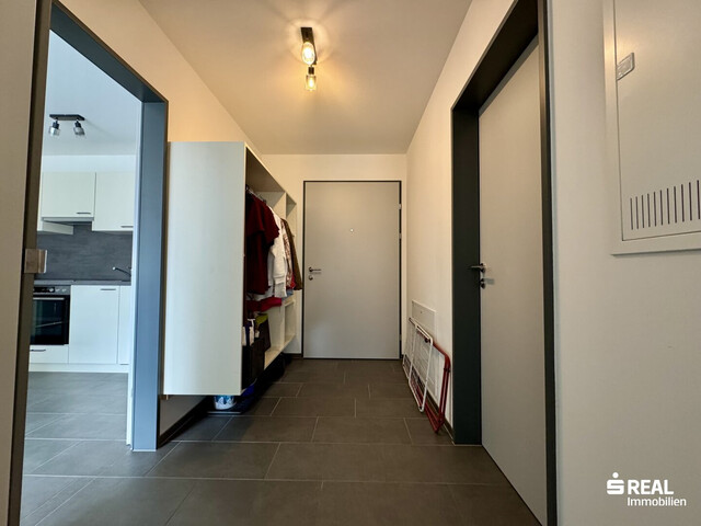 Neuwertige 2-Zimmerwohnung mit Balkon & Tiefgarage